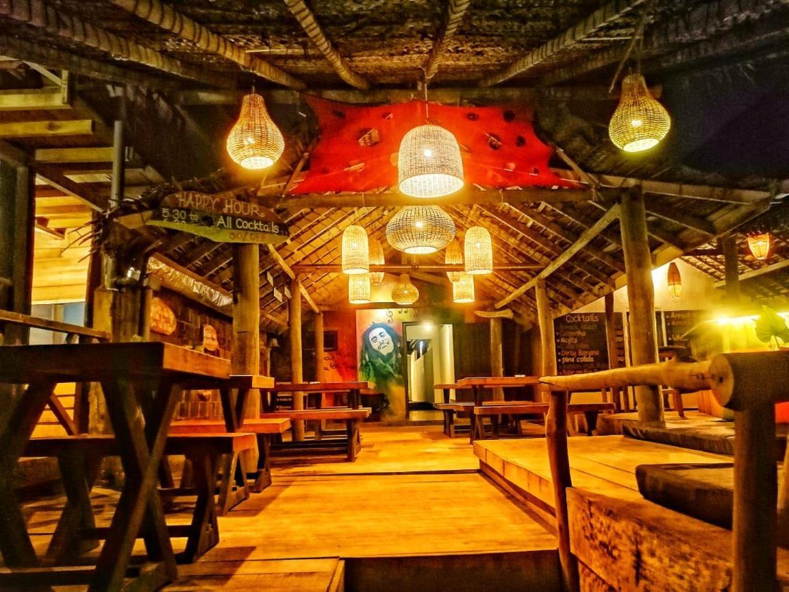 Backpack Beach Hostel & Reggae Bar Bussa المظهر الخارجي الصورة