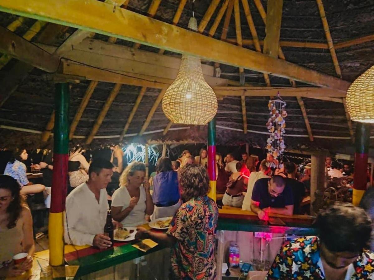 Backpack Beach Hostel & Reggae Bar Bussa المظهر الخارجي الصورة