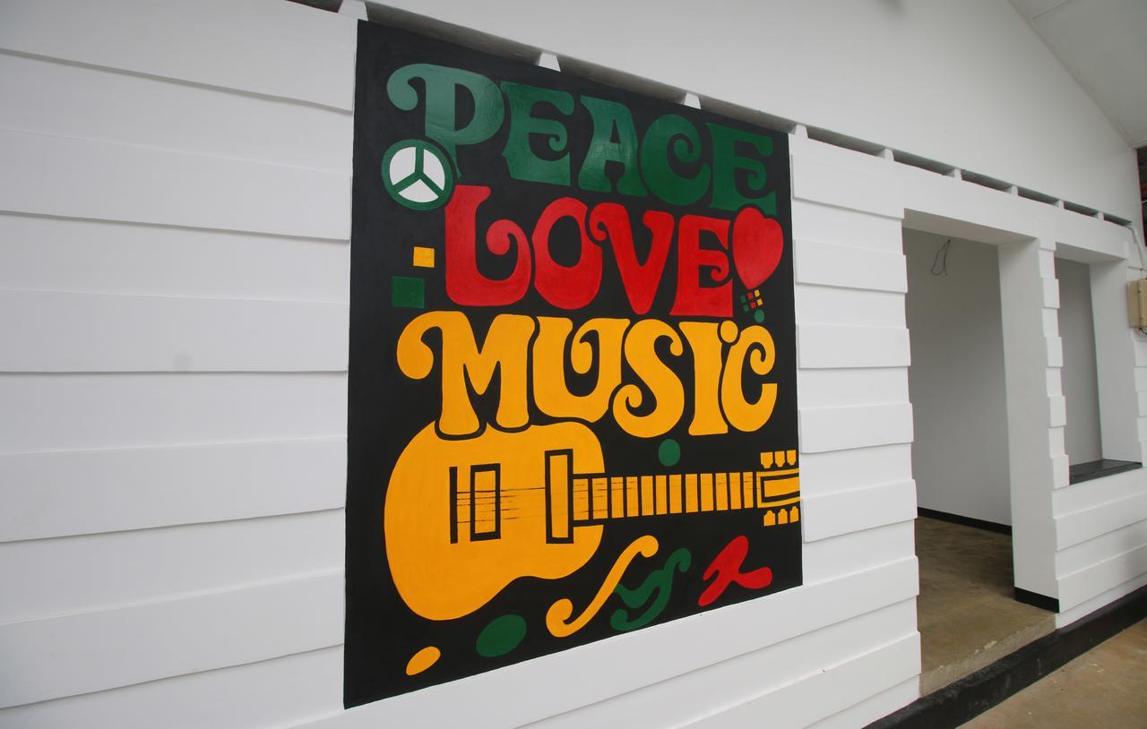 Backpack Beach Hostel & Reggae Bar Bussa المظهر الخارجي الصورة